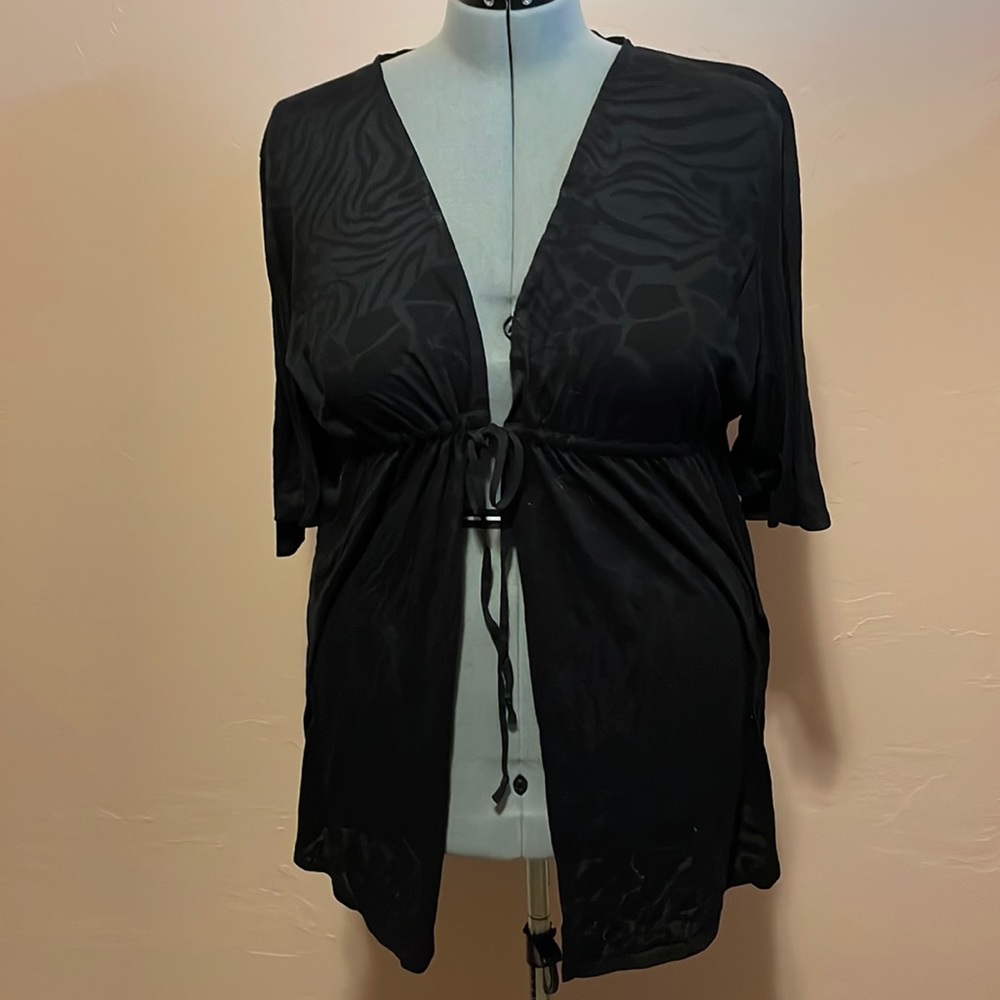 Plus size 2X swim cover up. Black Leopard print